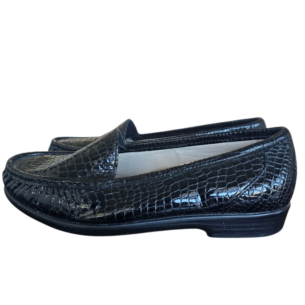 SAS Women's Textured Black Loafers - Picture 4 of 9